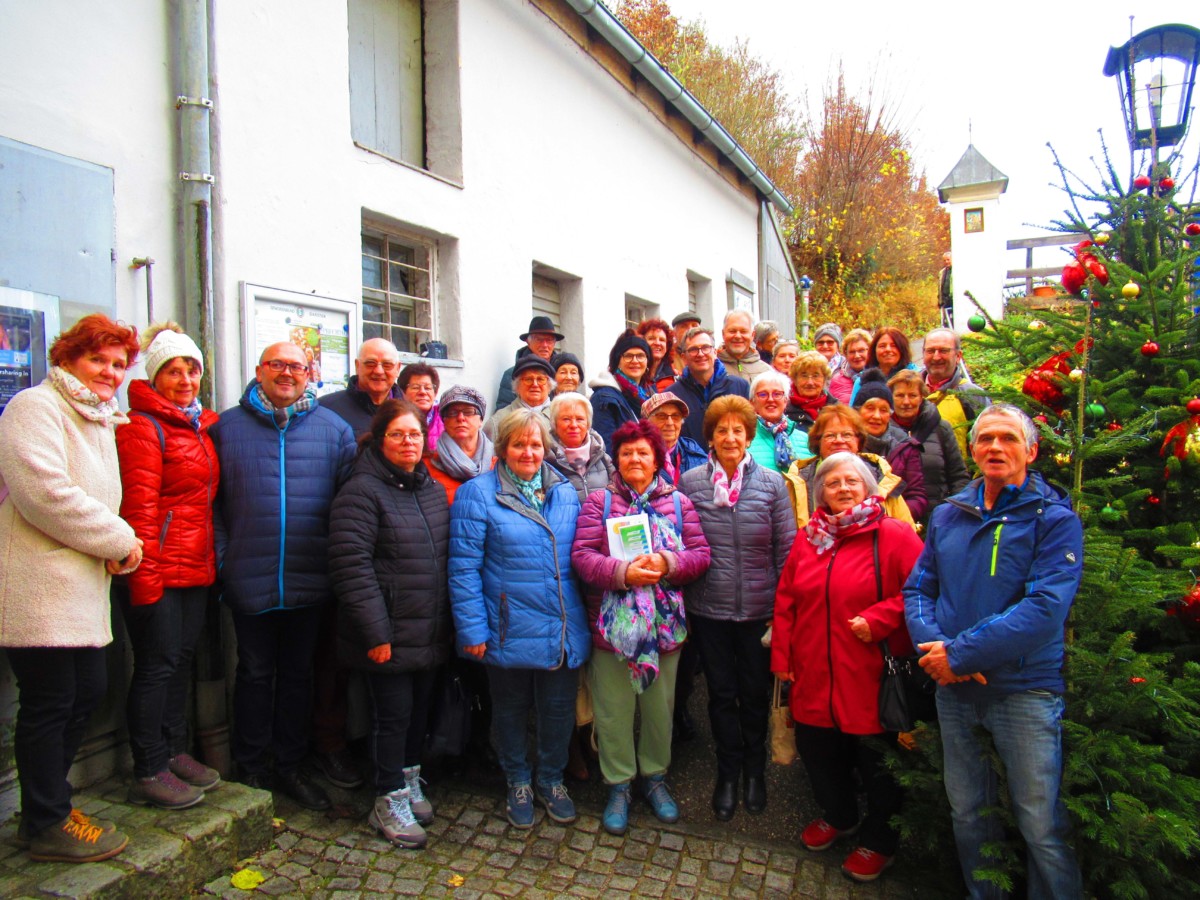 Vorweihnachtlicher Ausflug der Marchtrenker Goldhaubenfrauen nach Steyr und Garsten